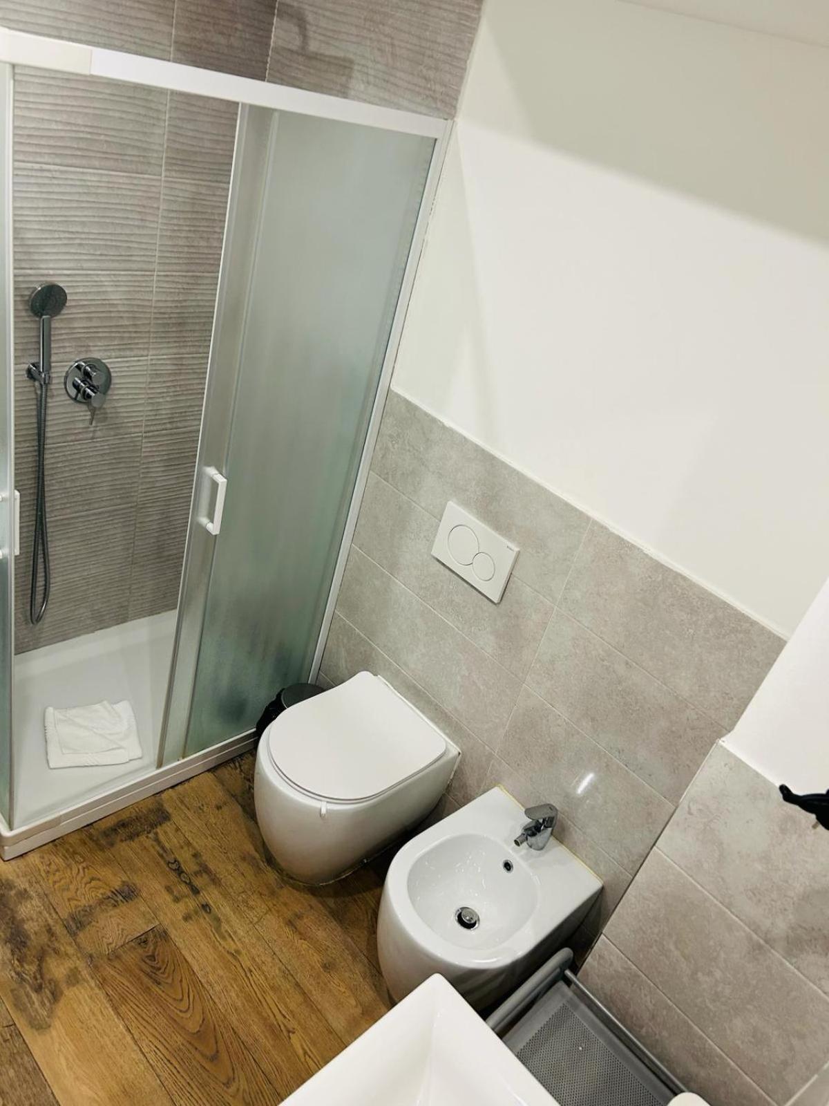 Easy Room Italy ميلان المظهر الخارجي الصورة