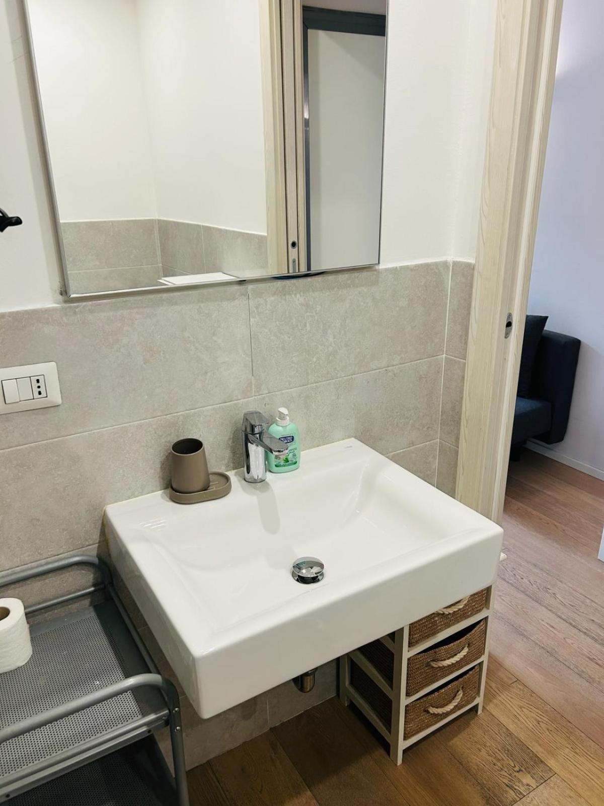 Easy Room Italy ميلان المظهر الخارجي الصورة